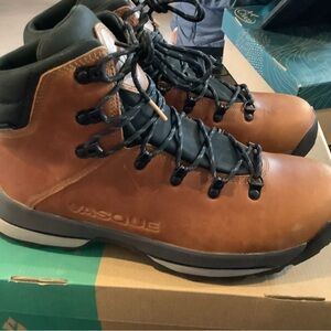 Vasque Men's Tan and Black Leather Boots